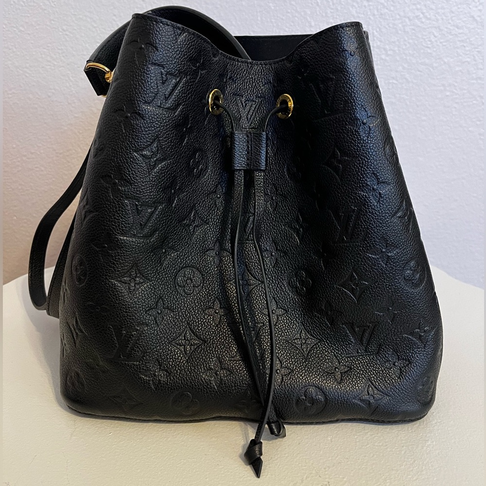 Louis Vuitton Neonoe MM Empriente Leather in Black
